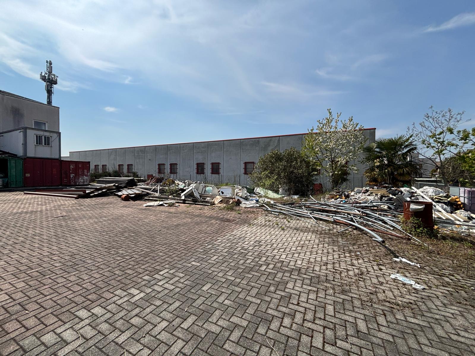 Meda – Capannone Indipendente in Vendita