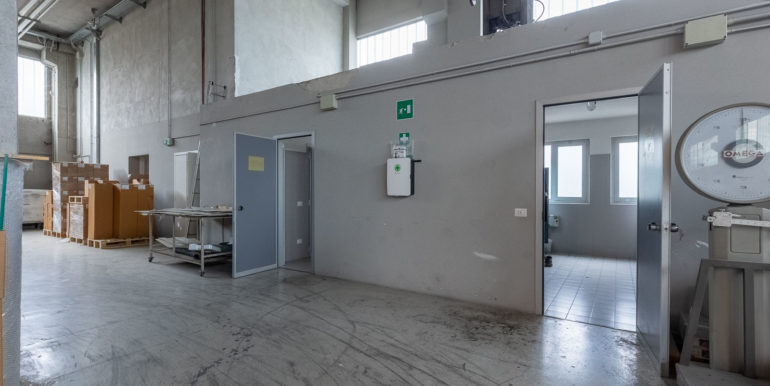 Capannone Burago Via XXv Aprile 3B_7