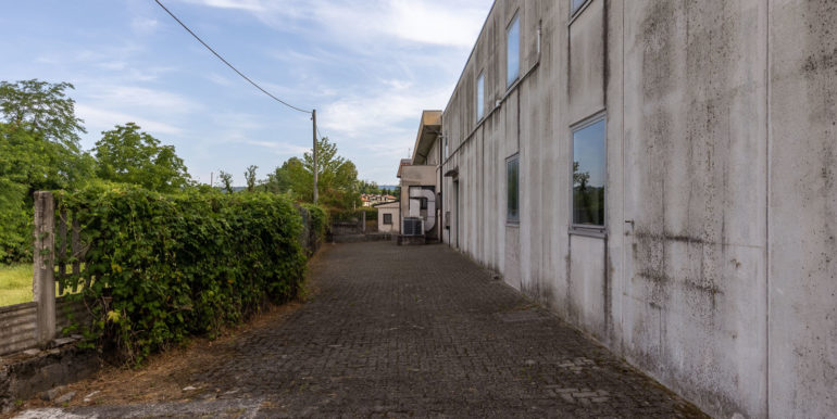 Capannone Lomagna via del Mulino 15 -23