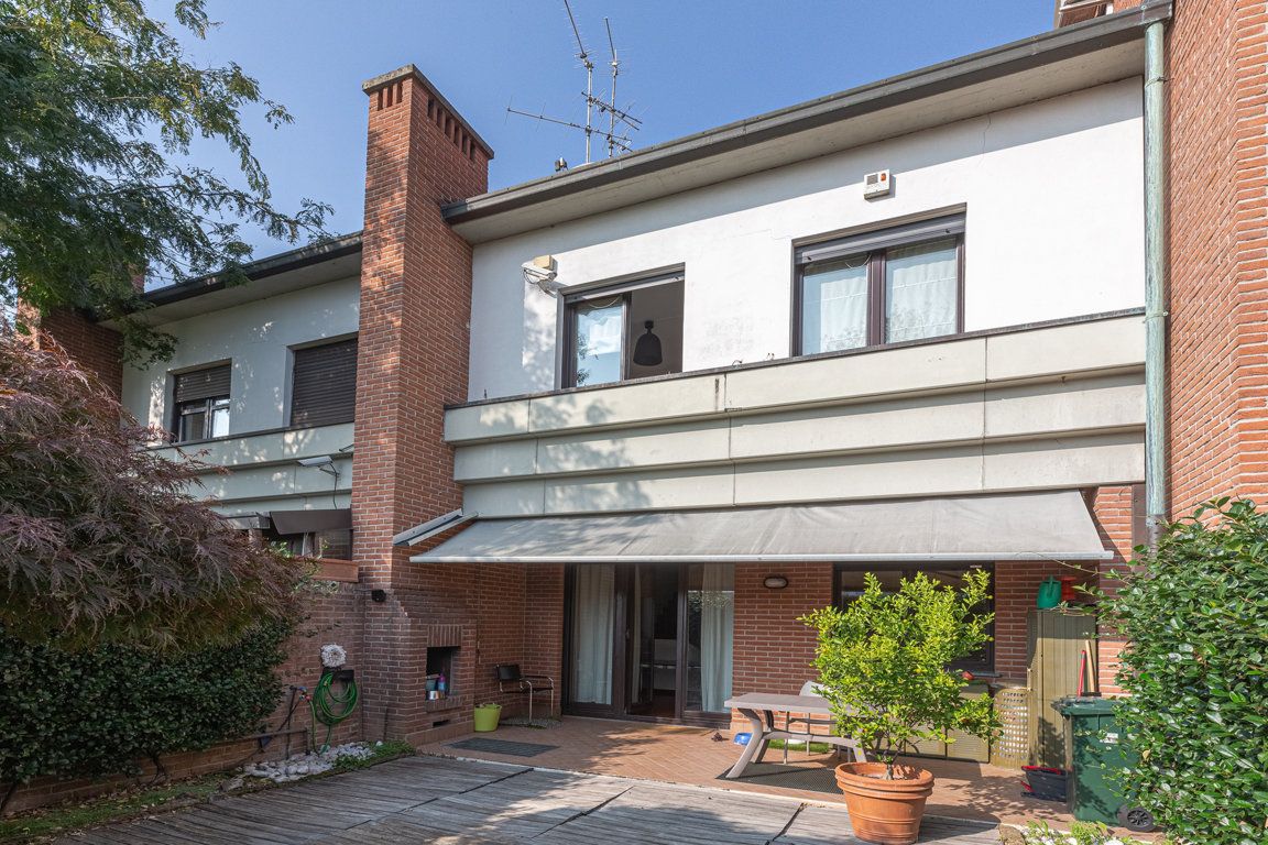 Agrate Brianza – Villa in contesto residenziale