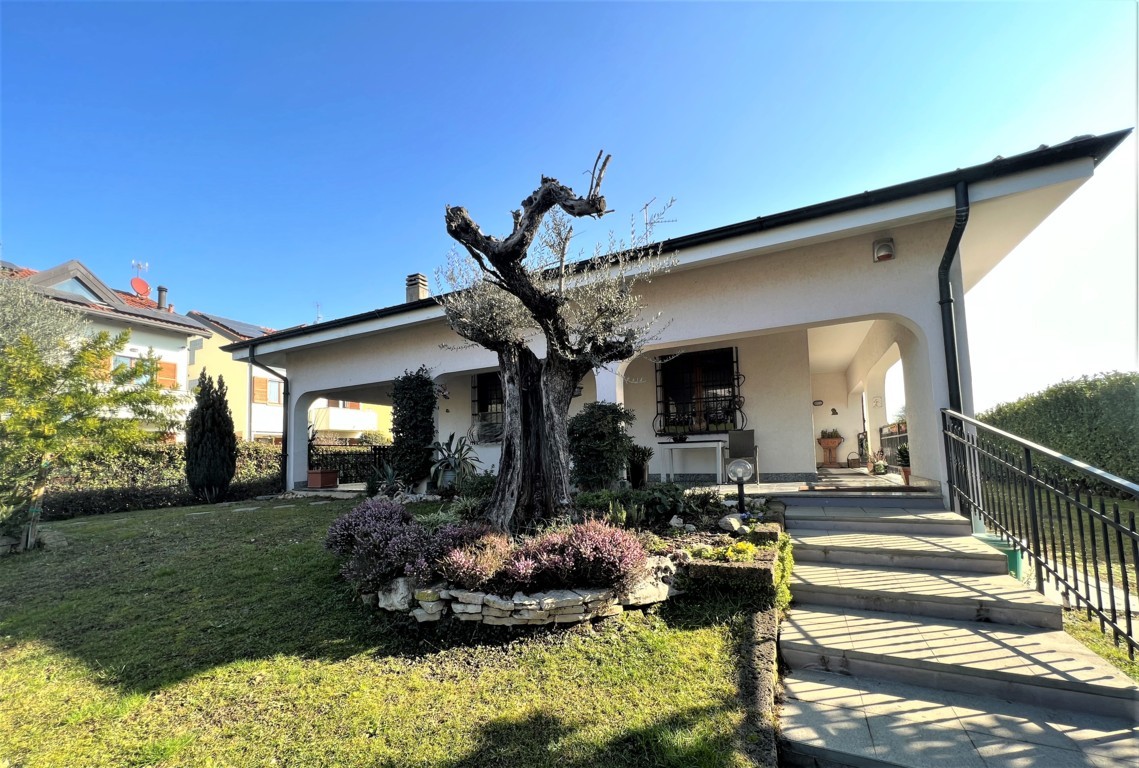 Burago di Molgora – Villa singola in zona residenziale