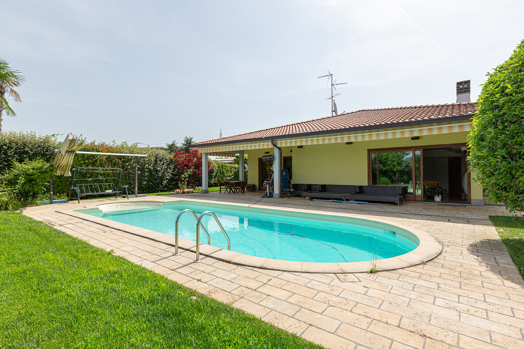Busnago- Villa singola con piscina interrata