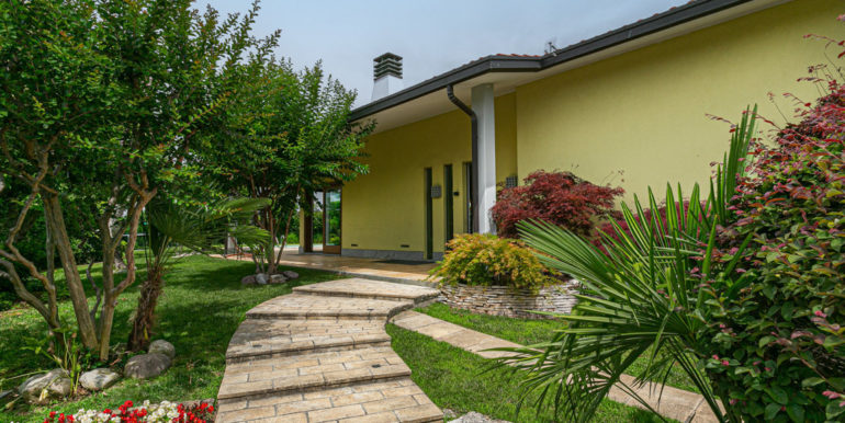 2023_06_21_VendoCasa_Busnago_via_delle_betulle_26_038 (FILEminimizer)