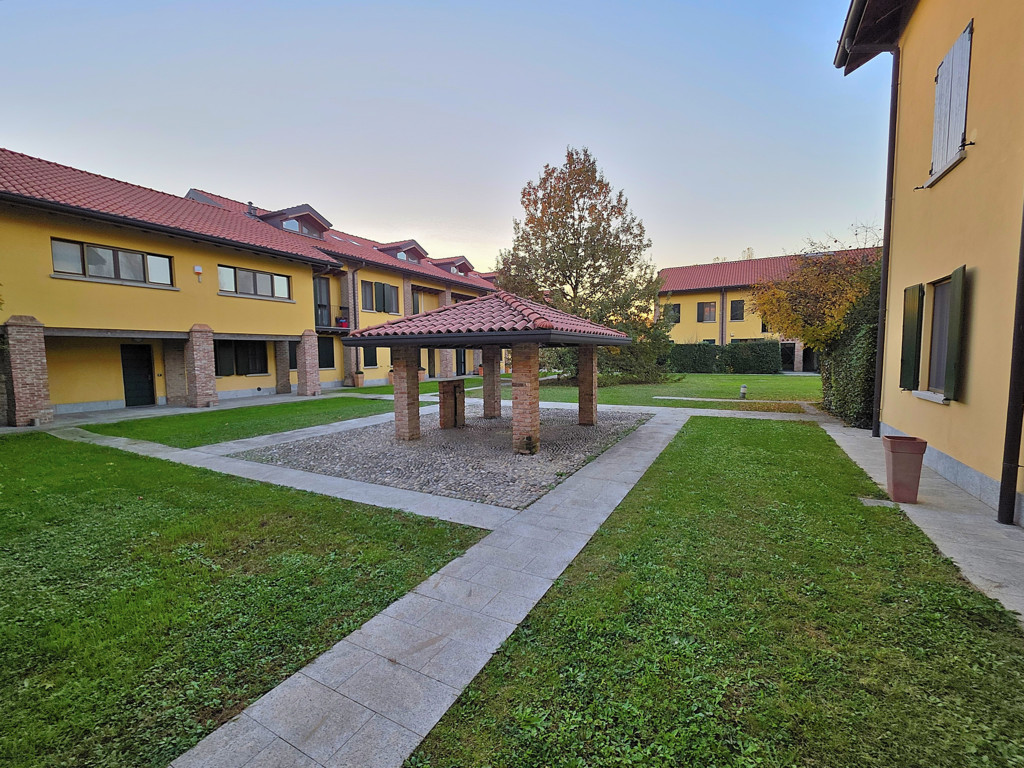 Vimercate  – Quadrilocale in contesto signorile