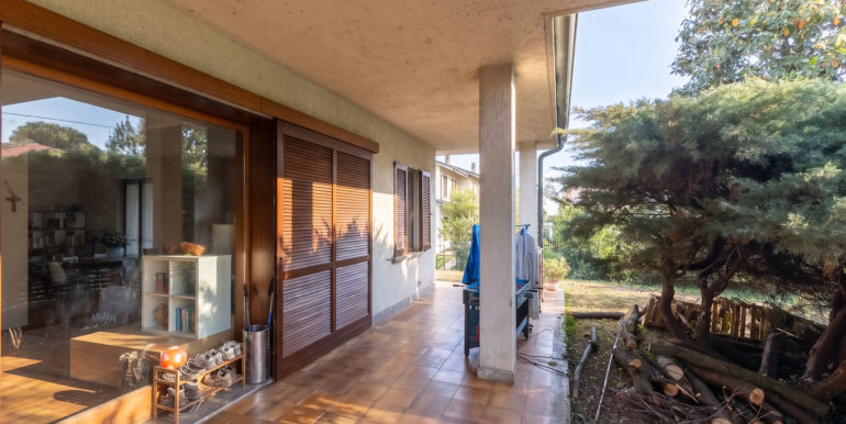Villa Bernareggio via Roma 6 -38