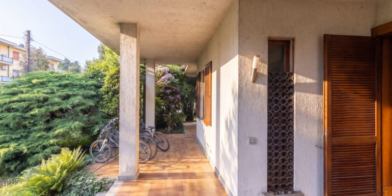 Villa Bernareggio via Roma 6 -39