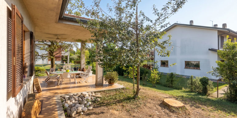 Villa Bernareggio via Roma 6 -42