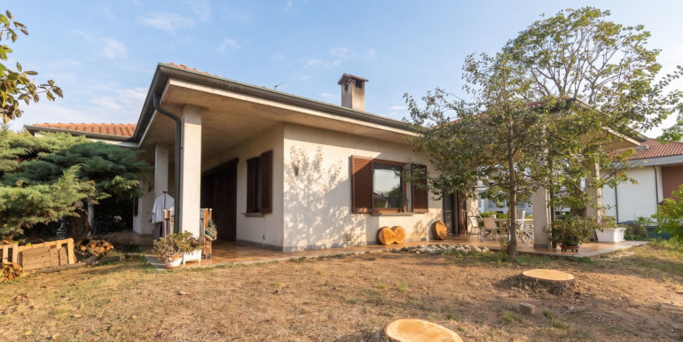 Villa Bernareggio via Roma 6 -43