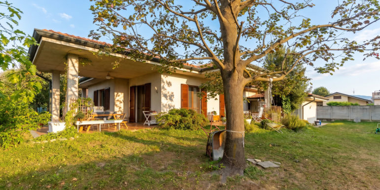 Villa Bernareggio via Roma 6 -45