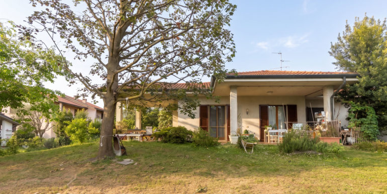 Villa Bernareggio via Roma 6 -47