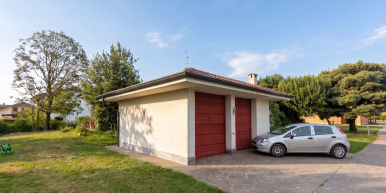 Villa Bernareggio via Roma 6 -48